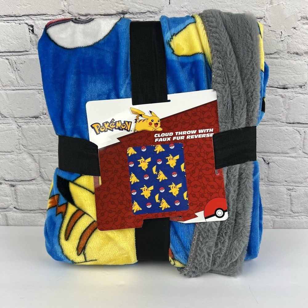 Pokemon Cloud Throw Blanket‎ 50x60 Faux Fur Reverse Pikachu Pokeball Northwest